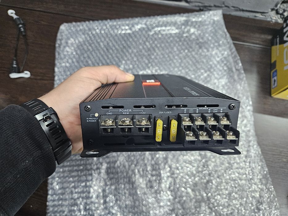 Усилитель звука JBL A9004