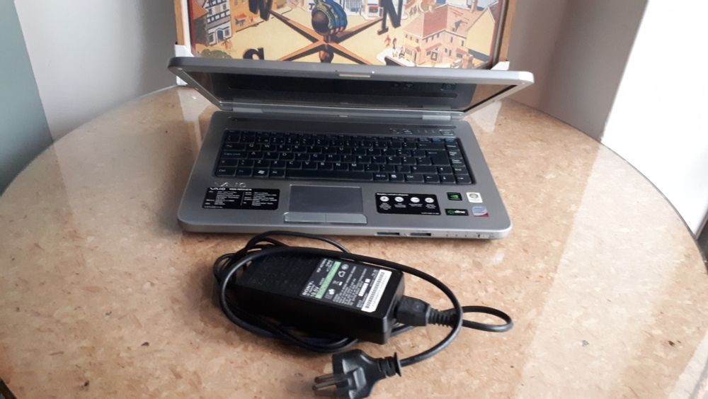 Sony Vaio VGN-NR31Z/S (funciona, excepto placa gráfica)