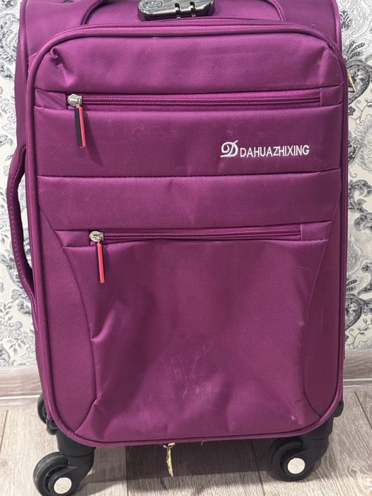 Продам чемодан в чудовому стані