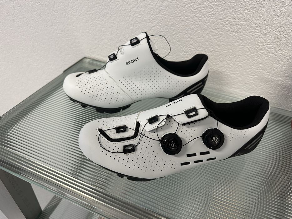 Sapatos de encaixe
