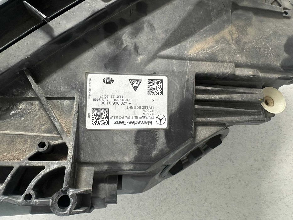 Ótica / Farol DIREITA Mercedes CITAN W206 Original HELLA – A2069061000