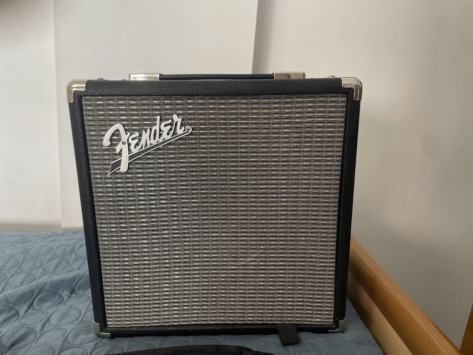 Conjunto Baixo Fender com Amplificador