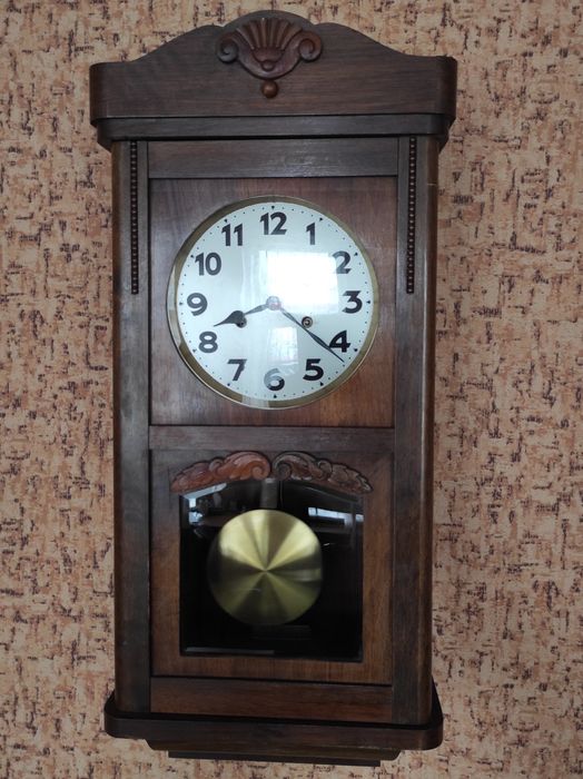 Антикварные настенные часы с боем