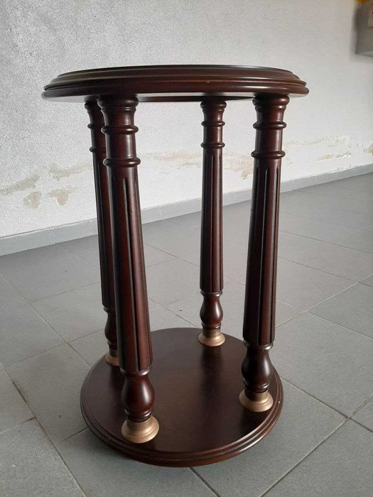 Mesa redonda com vidro