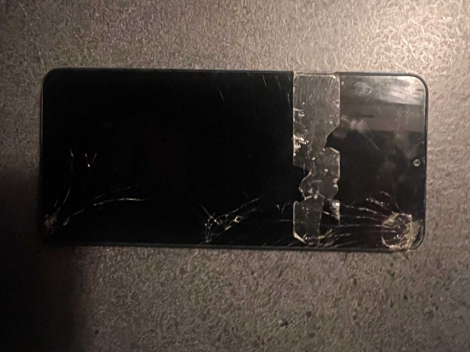 Samsung M12 ( Uszkodzona szybka , wyświetlacz cały)