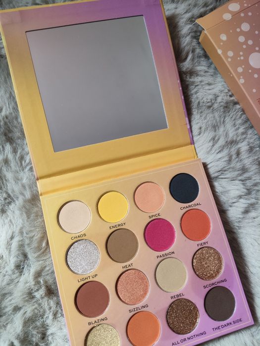 Paletka cieni make up revolution Kombucha Kiss nowa
