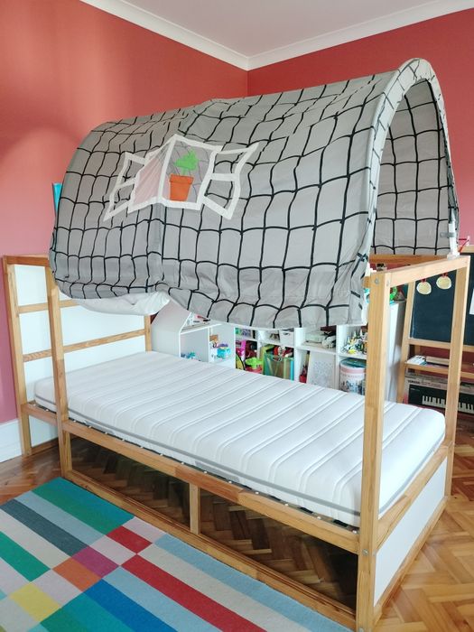 Cama KURA do IKEA em ótimo estado + colchão + cobertura casinha