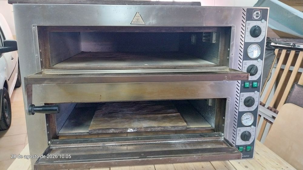 Forno para pizzas ou croissant como novo  profissional