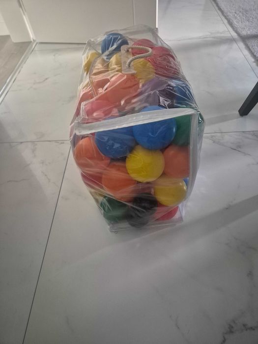 Várias Bolas coloridas criança
