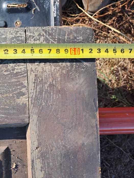 porta de madeira pesada