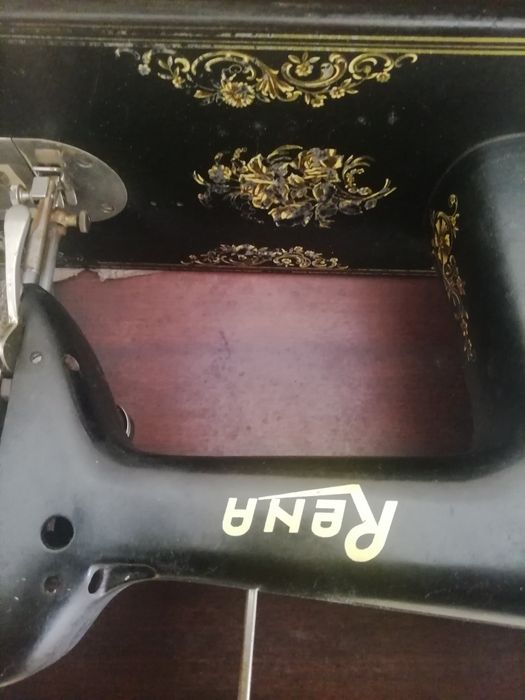 Máquina de costura antiga.