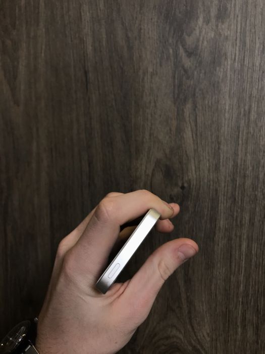 Apple iPhone SE 16-32-64GB Neverlock оригінал /бу/комплект