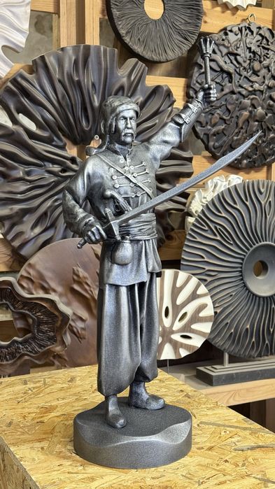 Авторська декоративно-деревʼяна, статуетка козака «Гетьман»