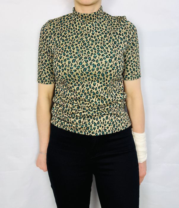 Beżowa bluzka w panterkę z turkusem S 36