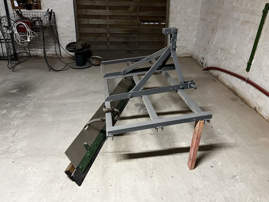 Pług do śniegu do ciągnika