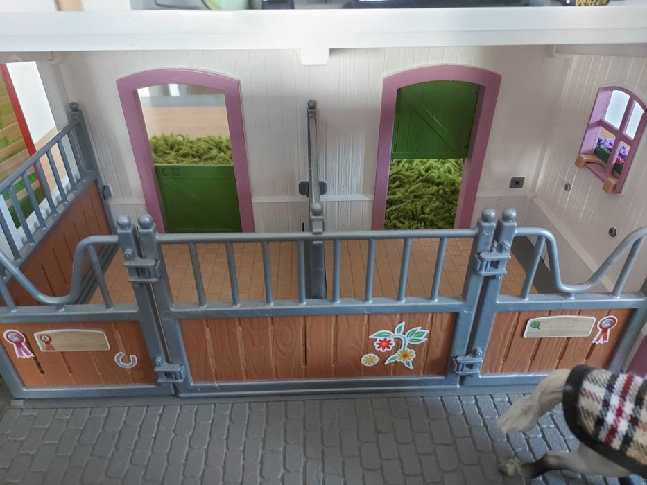 Stajnia SCHLEICH 42344