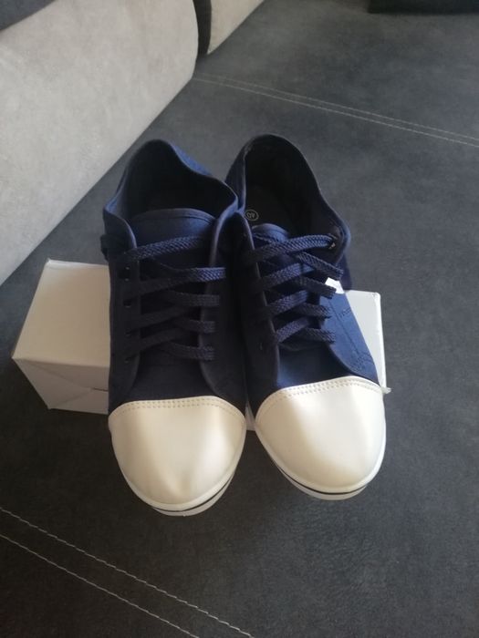 Buty nowe trampki na koturnie w r 39 długość wkładki 24/24,5 cm