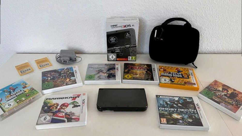 New Nintendo 3DS XL Metallic Black z 8 grami i etui