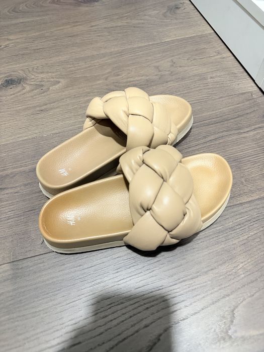 H&M шльопанці , бежевий колір.
