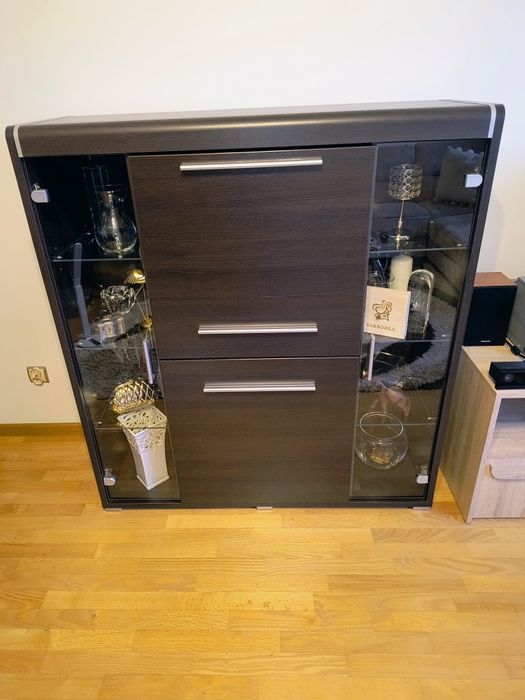 Sprzedam komodę brązową z barkiem