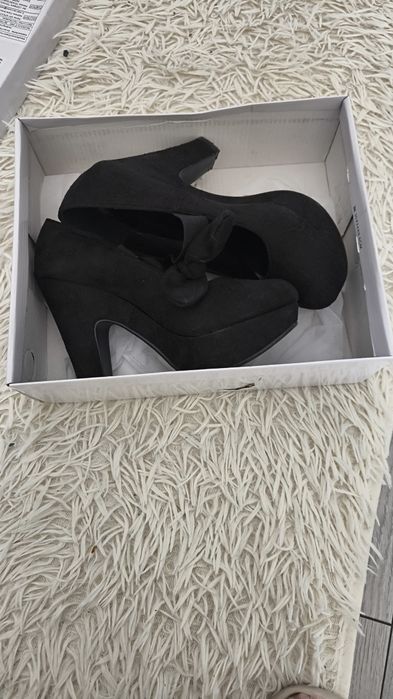 Buty na obcasie  38