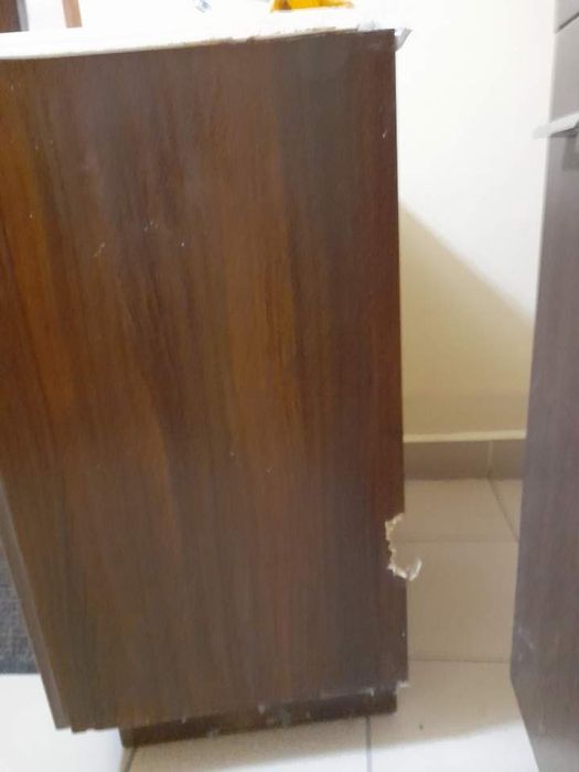 Zestaw mebli łazienkowych z umywalką I baterią