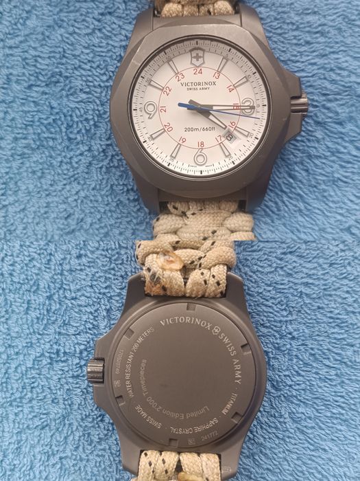 Часы  Victorinox