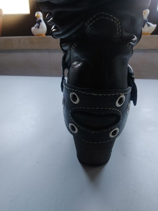 Botas em pele genuína