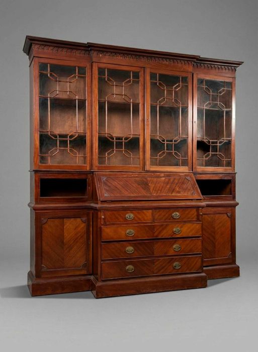 Armario estilo ingles con escrivaninha