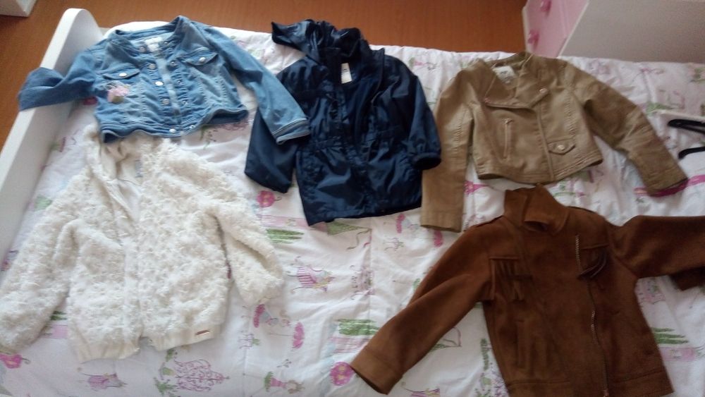 Roupas de marca variada