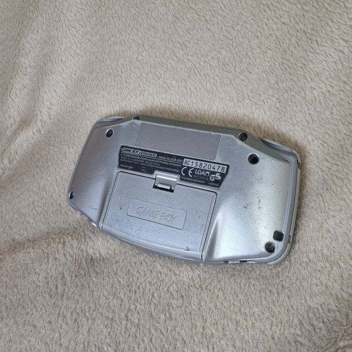 Nintendo Game Boy Advance AGB-001 Silver – klasyka w świetnym stanie