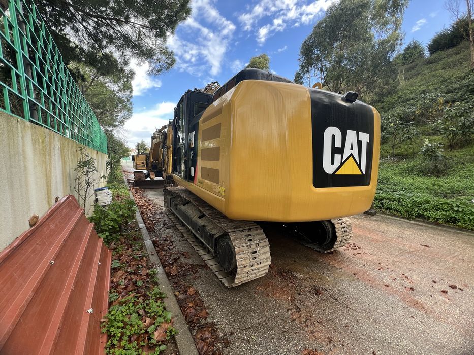 Caterpillar 323F ano 2017 com 9300 horas