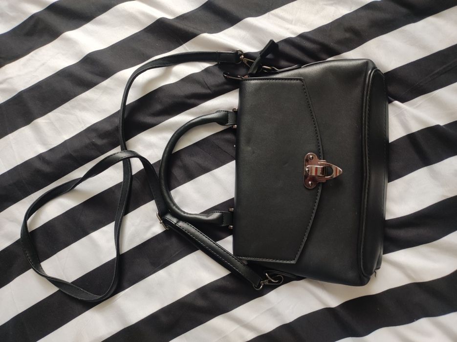 Czarna torebka damska na ramię