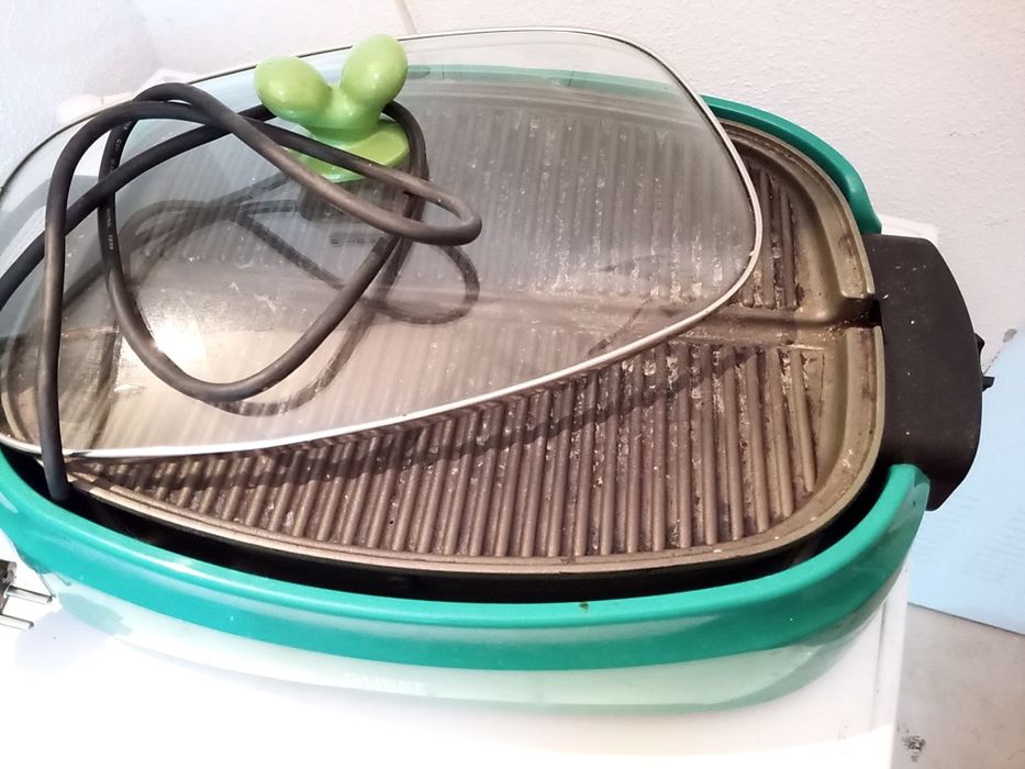 Grelhador eléctrico com tampa