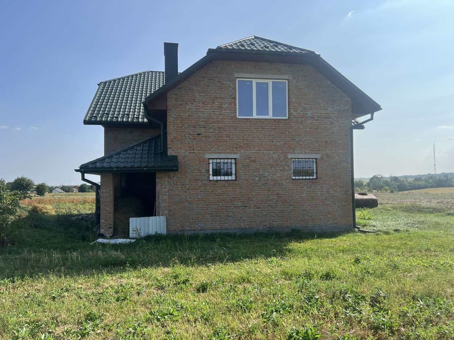 Продається великий будинок с. Чернихівці.