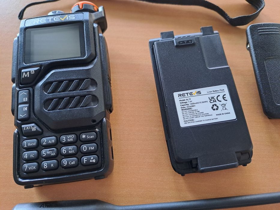 Radio Retevis RA79 5W vhf/uhf 2m/70cm + Cabo de Programação