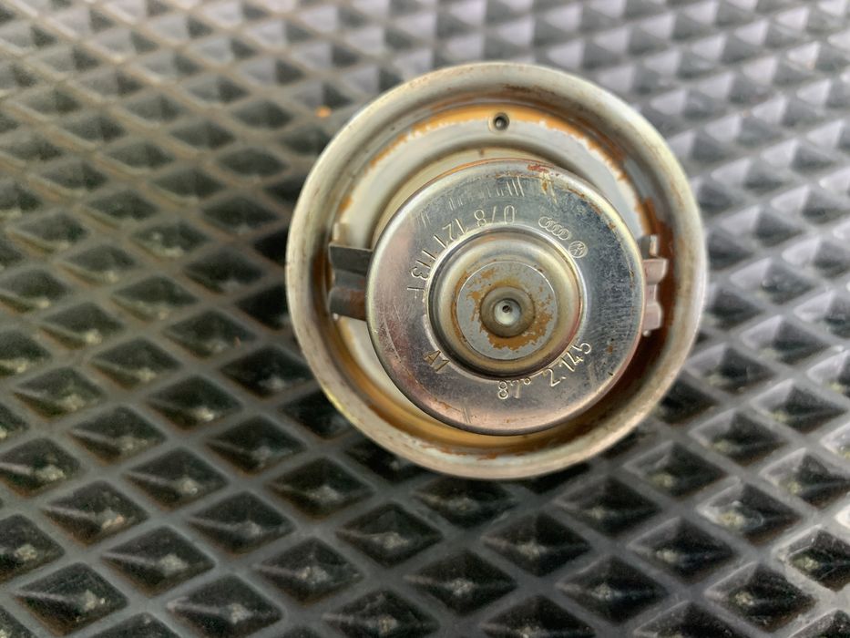 Термостат Ауді 2,5 тді афб