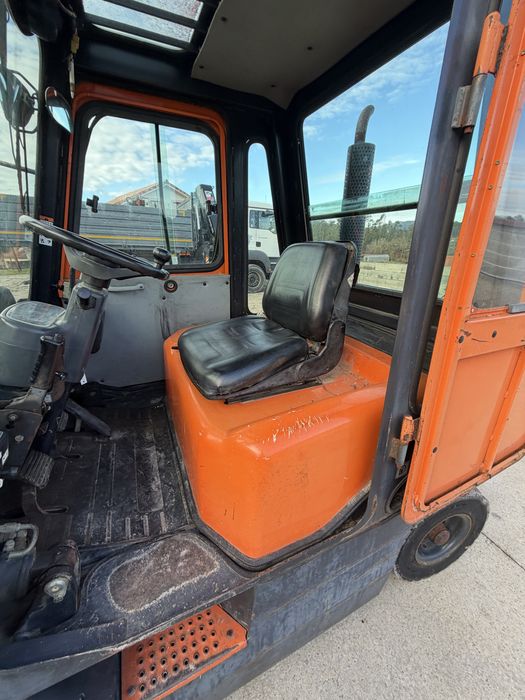 Empilhador Doosan 3 T cabinado