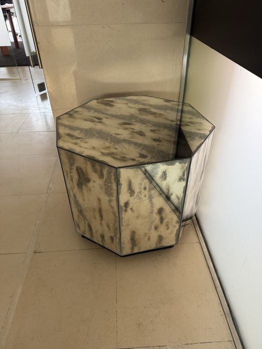 Mesa baixa de apoio