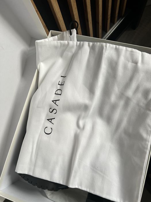 Botki na słupku obcasie czarne casadei
