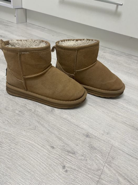 Продам дитячі замшеві уги