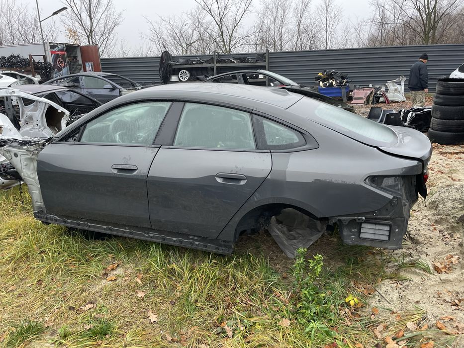 Двері передні на BMW i4 G26