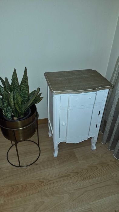 Mesinha cabeceira consola para restaurar