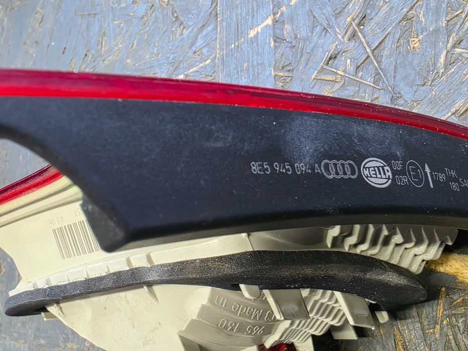 Lampa Audi A4 B7 Sedan Prawy Tył Klapa 8E5.945.094A