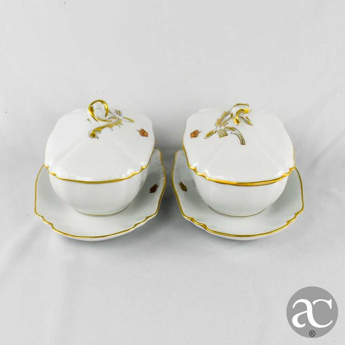 Par de terrinas e apresentador porcelana NG serviço “Coroa Real”