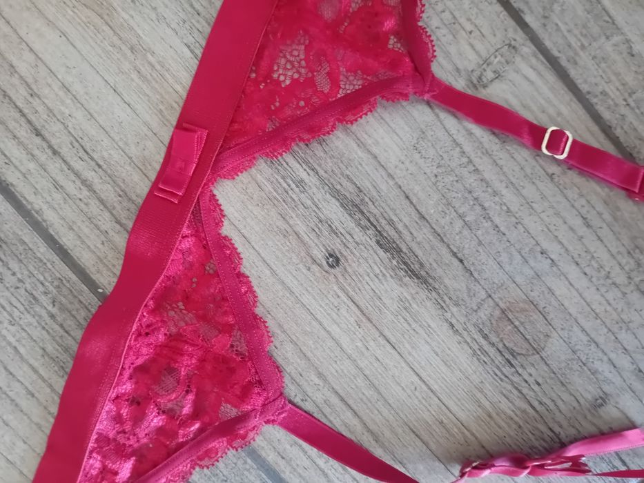 Elegancki luksusowy pas do pończoch regulowany M/L