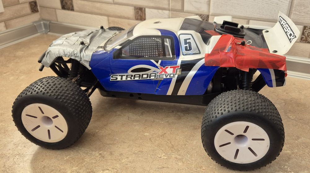 Радіокерована машинка Maverick Strada XT Evo 1/10 4WD + 4 акумулятори!