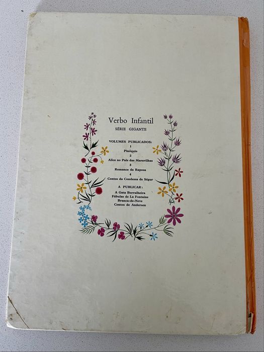 Livro infantil “Pinóquio” vintage — capa dura