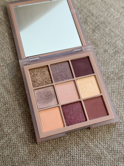 Raz użyta Huda Beauty Haze Obsessions Sand jak nowa paleta cieni eyeshadow