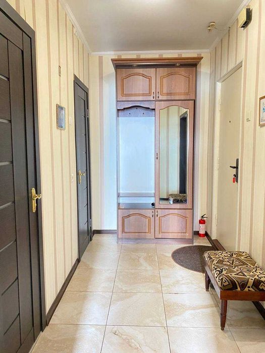 Простора 1-к  45 м²  біля метро Харківська/Позняки. Вишняківська,3